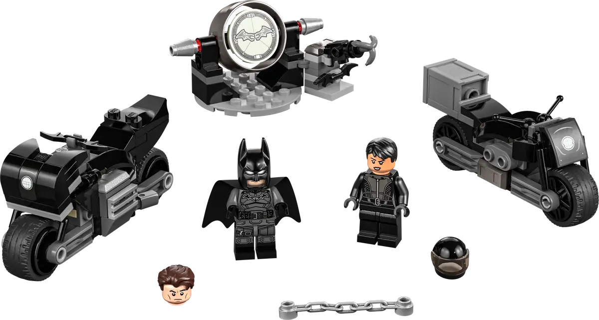 Batman & Selina Kyle Motorcycle Pursuit